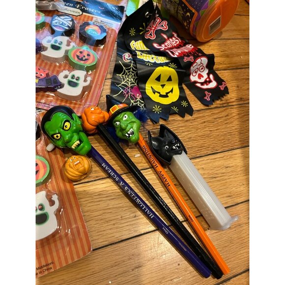 Bundle of Halloween party favors - Picture 10 of 12